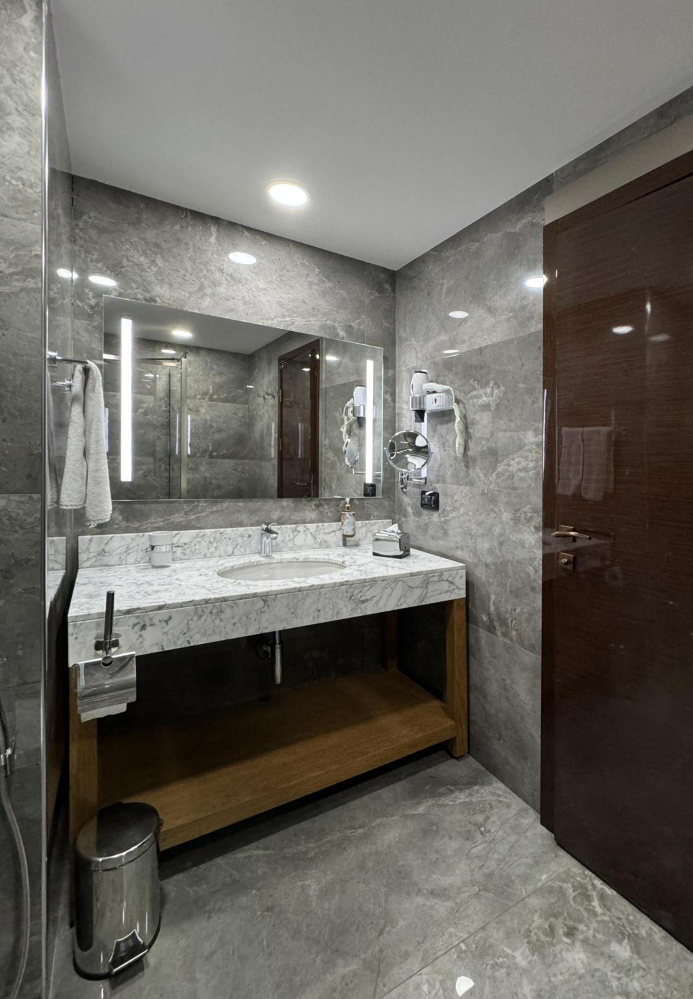 Marjan Plaza Hotel Tbilissi Extérieur photo
